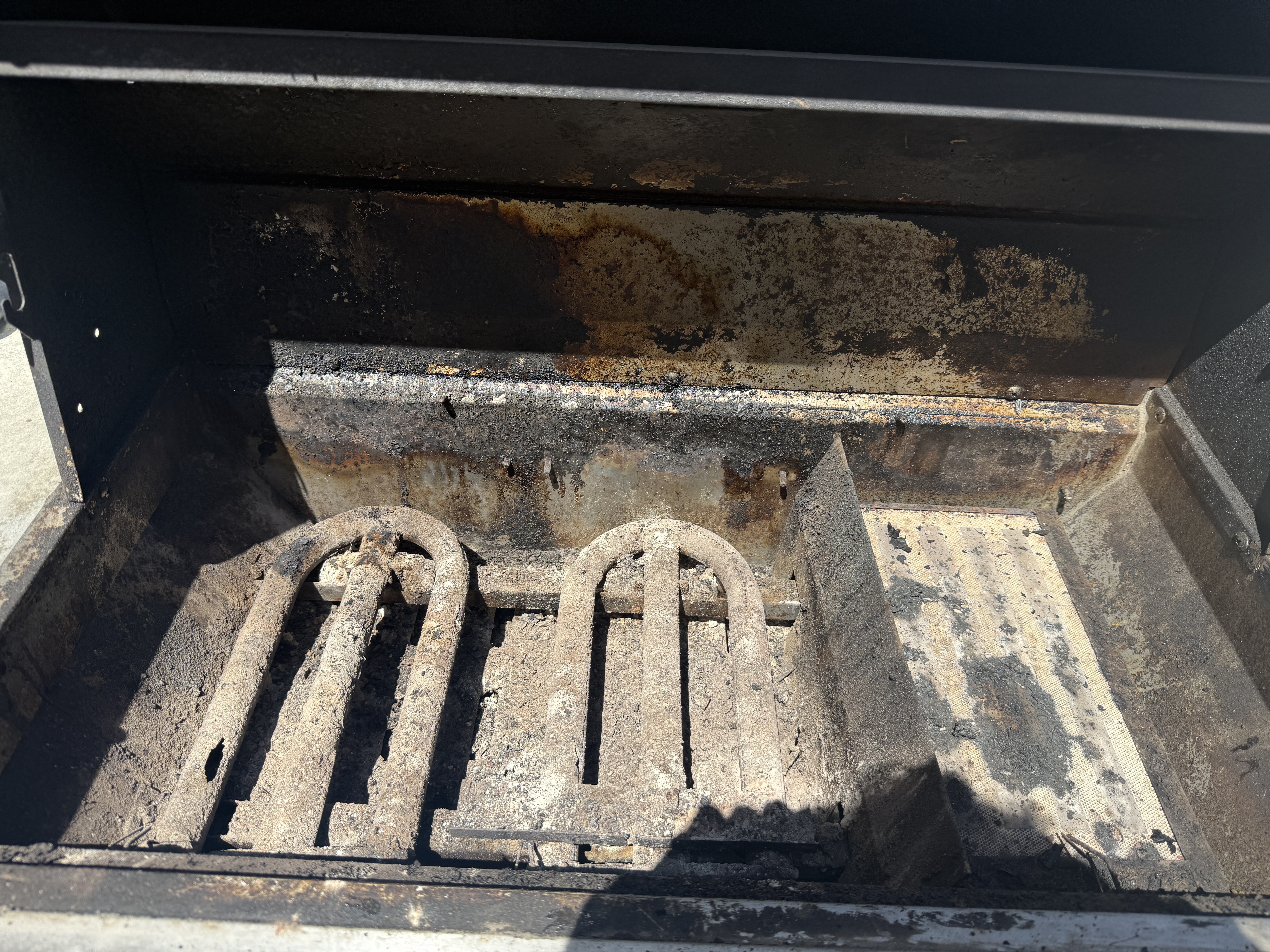 Dirty grill before cleaning